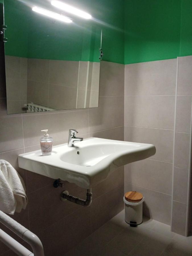 O Teu Sitio Hostel Рибадео Екстериор снимка