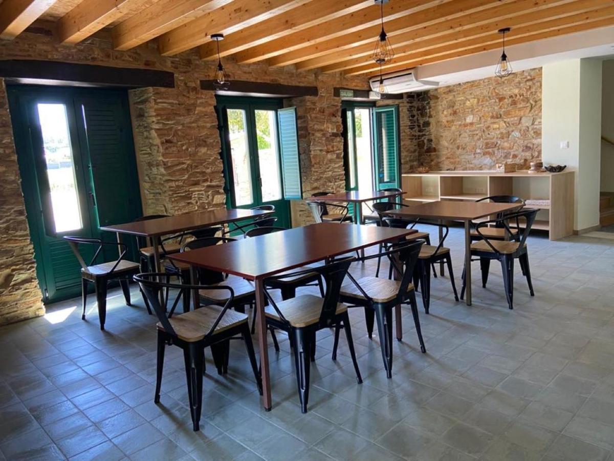 O Teu Sitio Hostel Рибадео Екстериор снимка