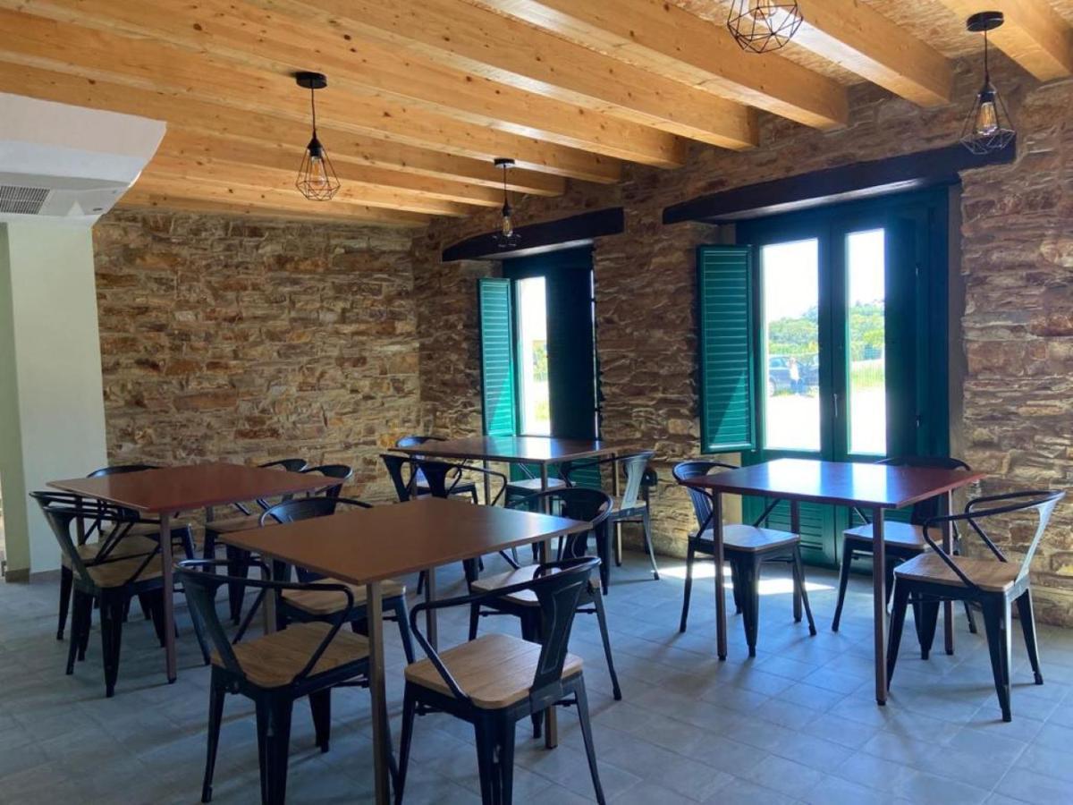 O Teu Sitio Hostel Рибадео Екстериор снимка