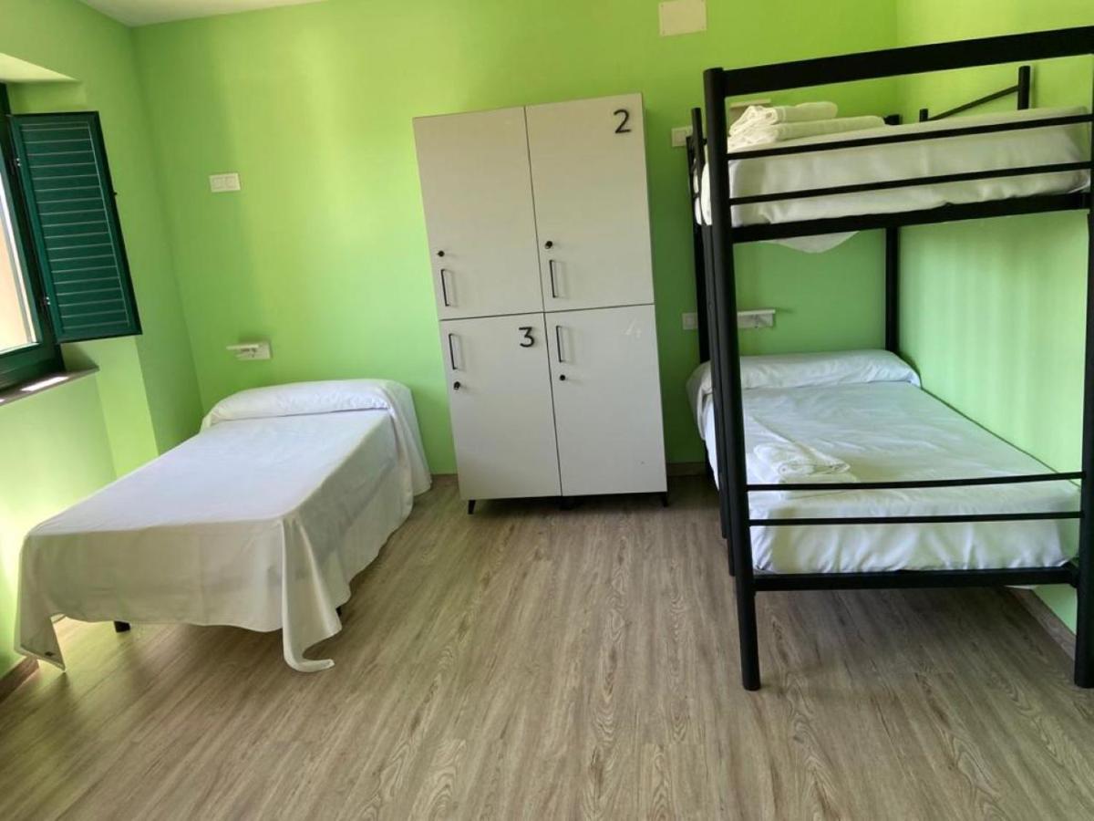 O Teu Sitio Hostel Рибадео Екстериор снимка