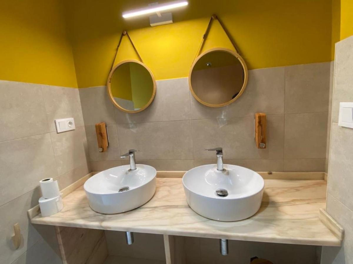 O Teu Sitio Hostel Рибадео Екстериор снимка
